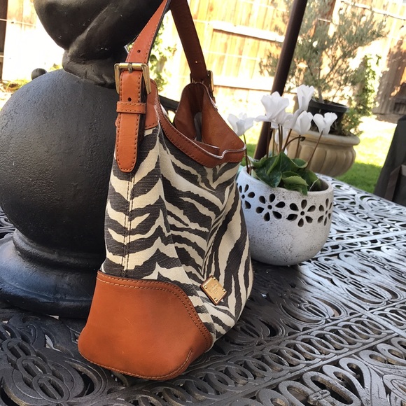 Michael Kors Millbrook Canvas Tiger Shoulder Bag Purse - Picture 4 of 15